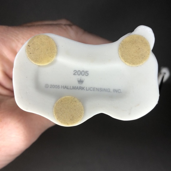 Hallmark Nativity Watchful Shepard with Lamb 7 inch Porcelain Figurine 2005 - Picture 4 of 4